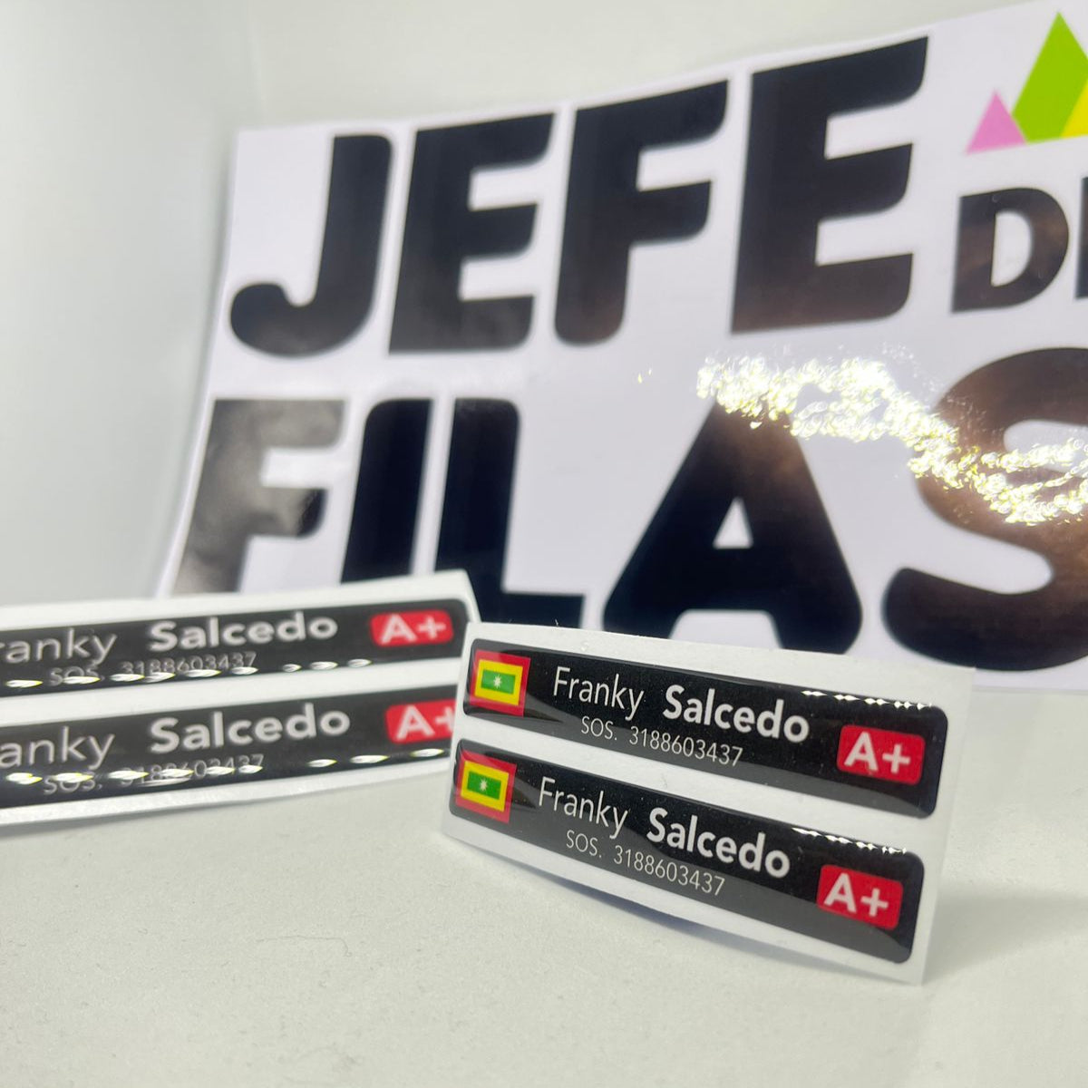 Stickers en vinilo RESINADO. Versión SOS. Pack de 2 GRANDES + 2 PEQUEÑOS.