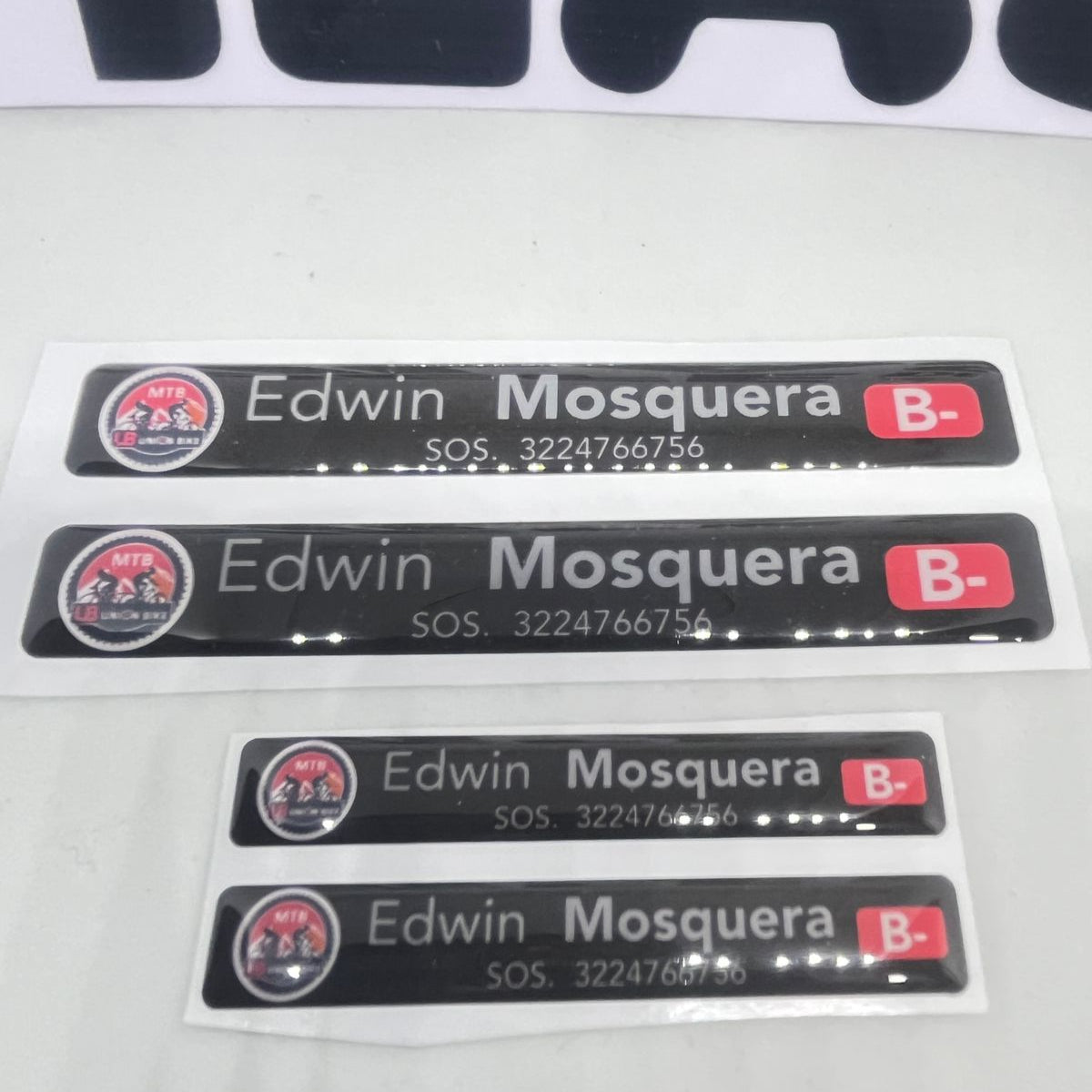 Stickers en vinilo RESINADO. Versión SOS. Pack de 2 GRANDES + 2 PEQUEÑOS.