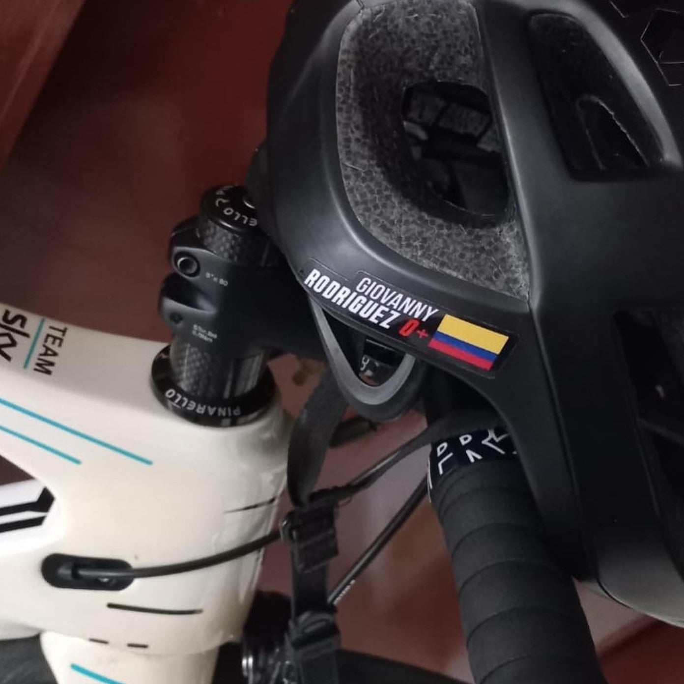 LAMINATED Vinyl Stickers. PRO version. Pack 4 LARGE + 4 SMALL.