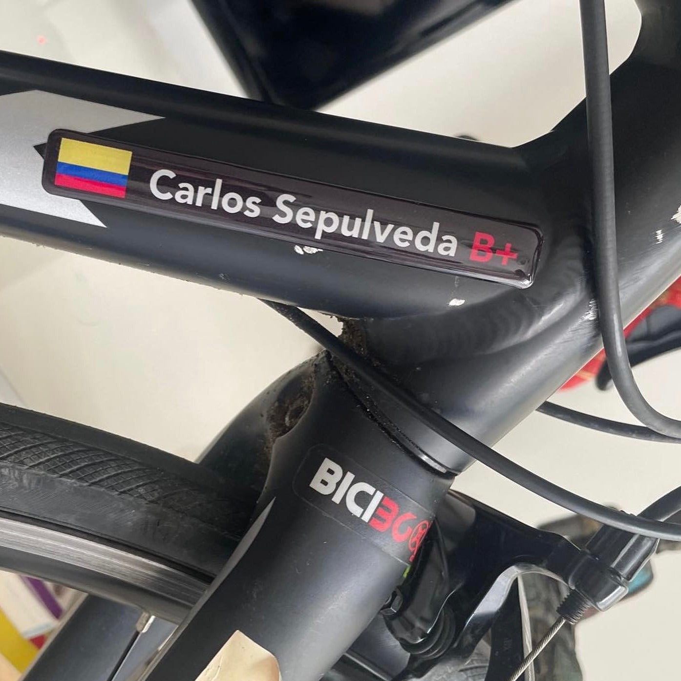 Stickers en Vinilo RESINADO. Pack 4 GRANDES + 4 PEQUEÑOS.