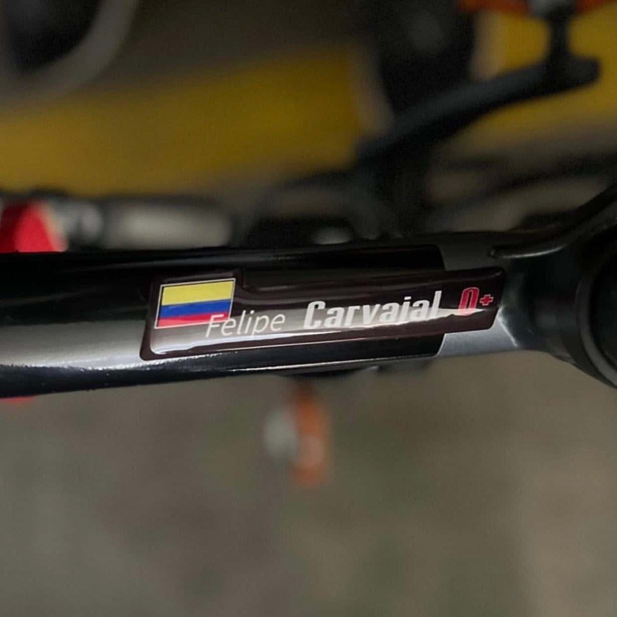 Stickers en vinilo RESINADO. Versión PRO. Pack de 2 GRANDES + 2 PEQUEÑOS.