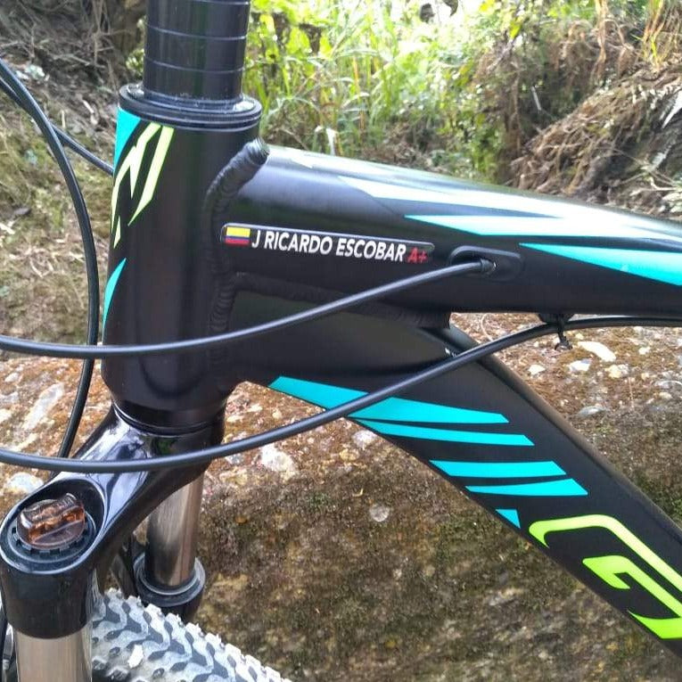 Stickers en Vinilo RESINADO. Pack 4 GRANDES + 4 PEQUEÑOS.